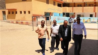 محافظ أسوان يعفي مديرة مدرسة من منصبها