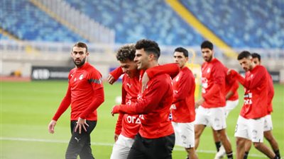زيزو وعاشور صداع يربك الأهلي قبل صدام سيراميكا