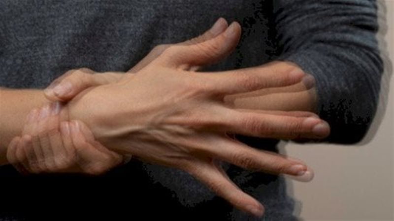 رعشة اليدين 