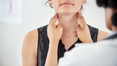 أعراض «خمول الغدة الدرقية» وأسبابها الخفية عند النساء