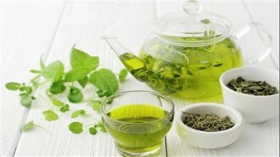 خطوات سهلة لتحضير تونر الشاي الأخضر في المنزل