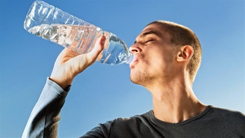 شرب الماء