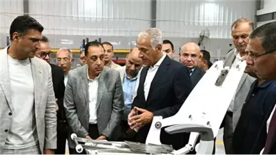مدبولي يفتتح مصنعي «تكنوفيجن» لتجهيز سيارات الإسعاف ومعدات الأسنان