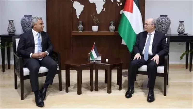 رئيس وزراء فلسطين يستقبل السفير المصرى